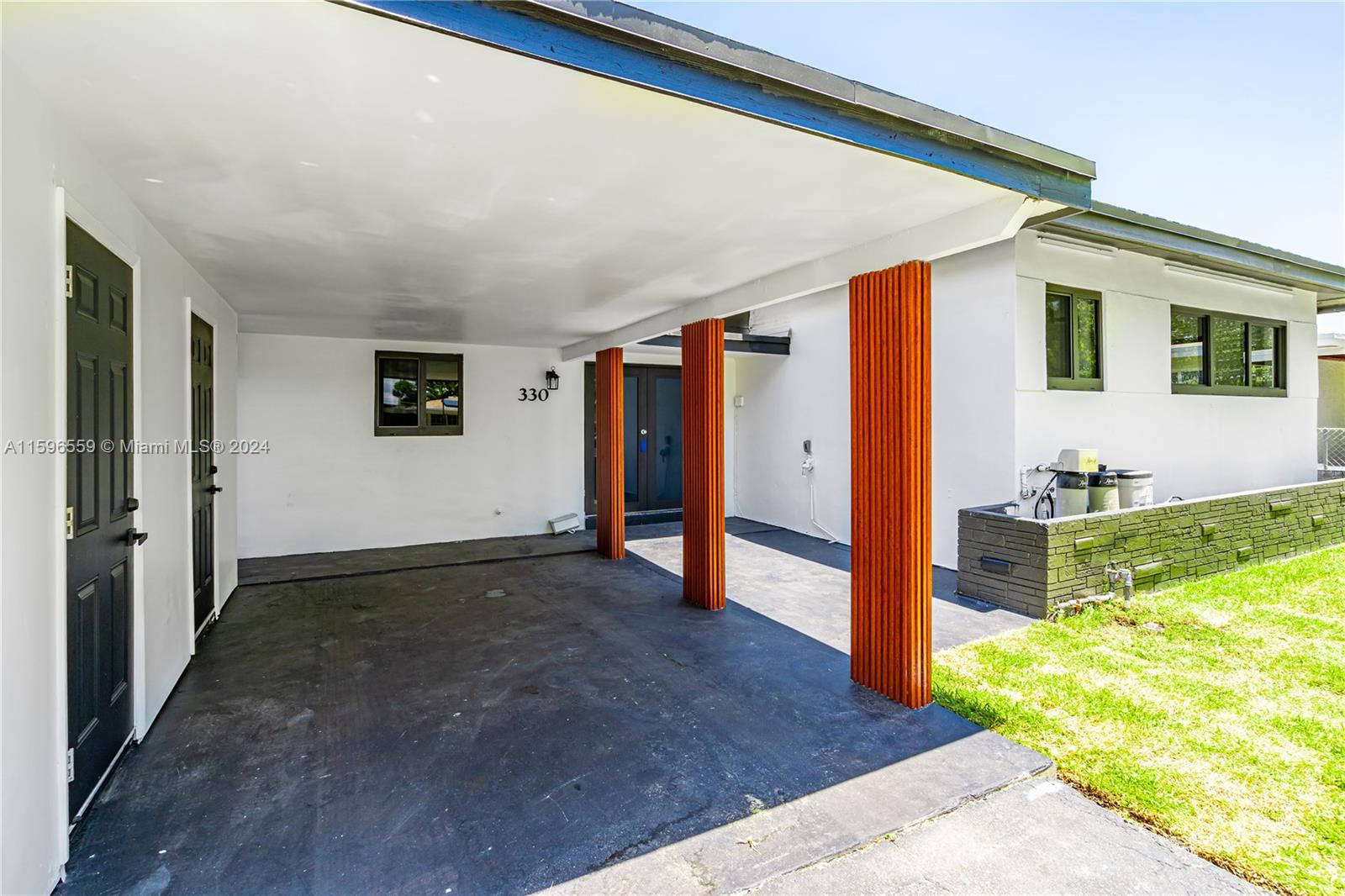 330 SW 29th Ave