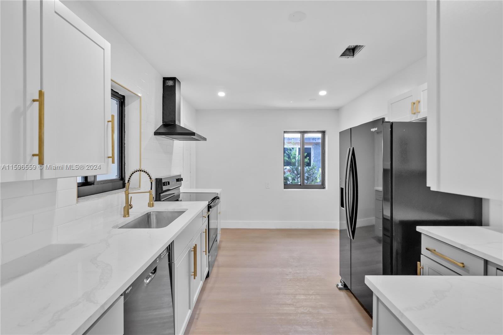 330 SW 29th Ave