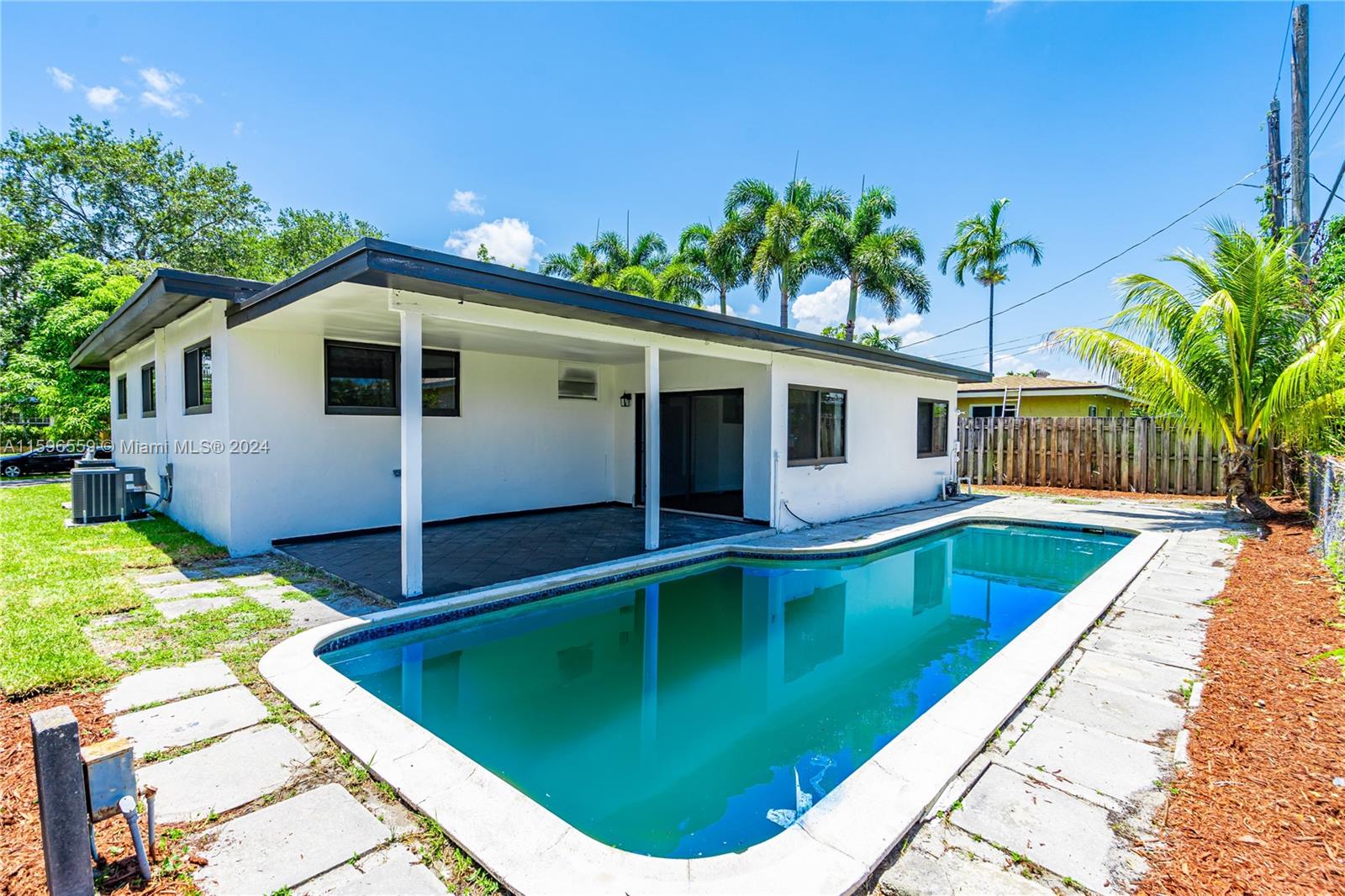 330 SW 29th Ave