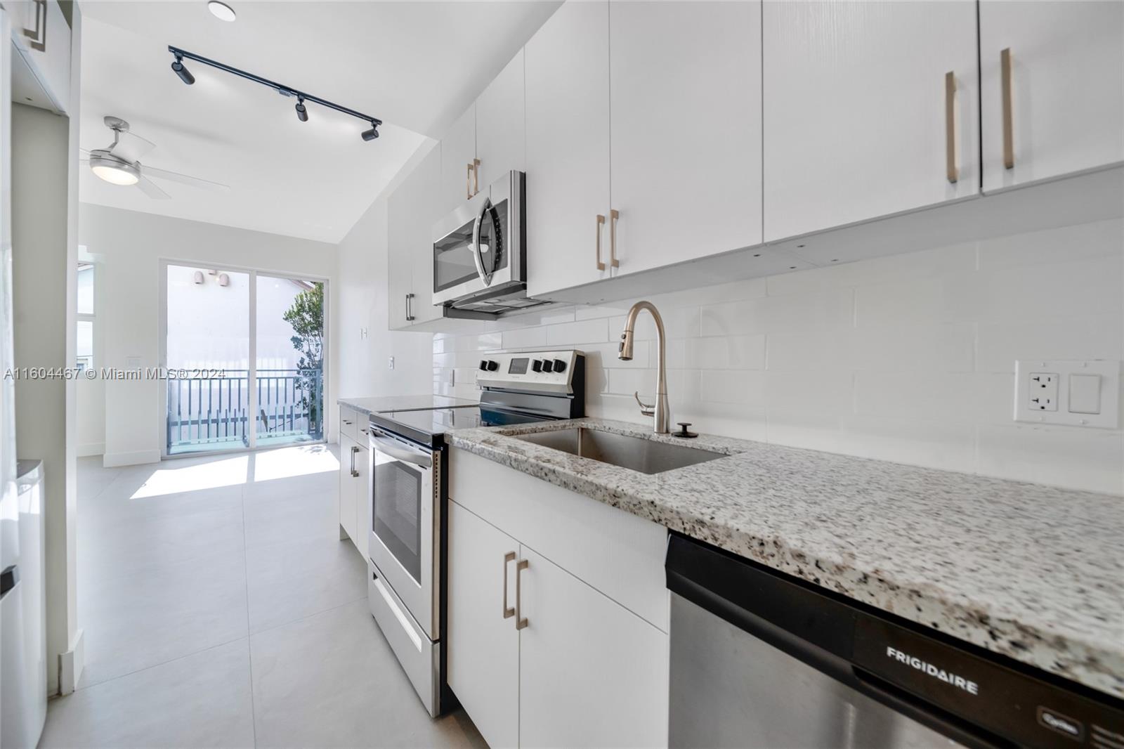 1536 NW 15th Ave # 105