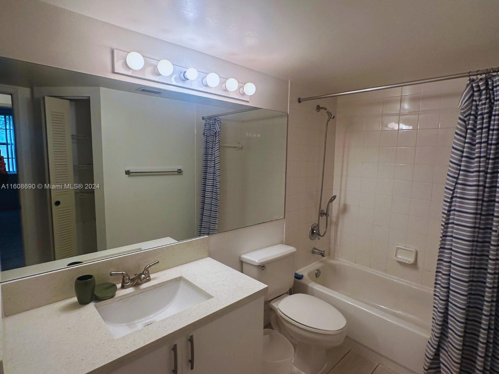 19555 E Country Club Dr # 8206