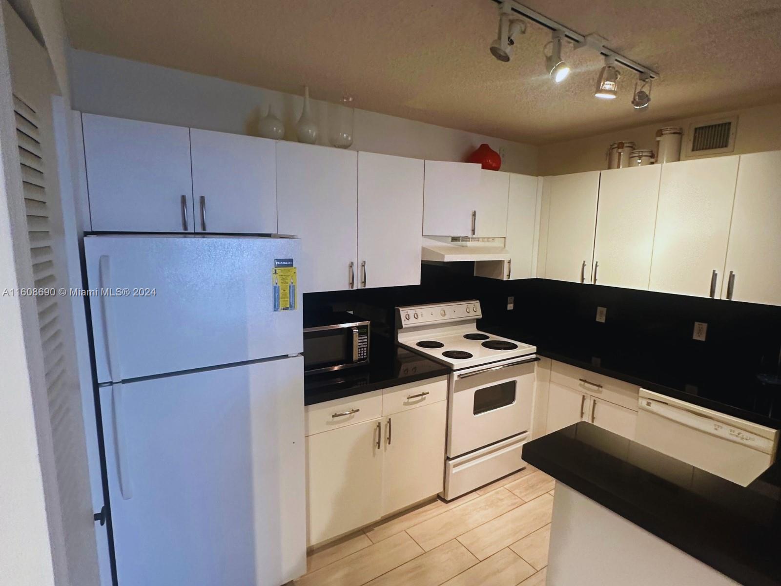 19555 E Country Club Dr # 8206