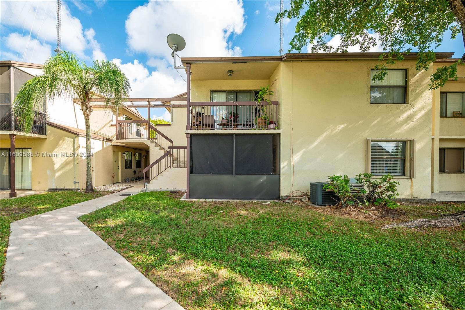 455 NW 210th St # 102