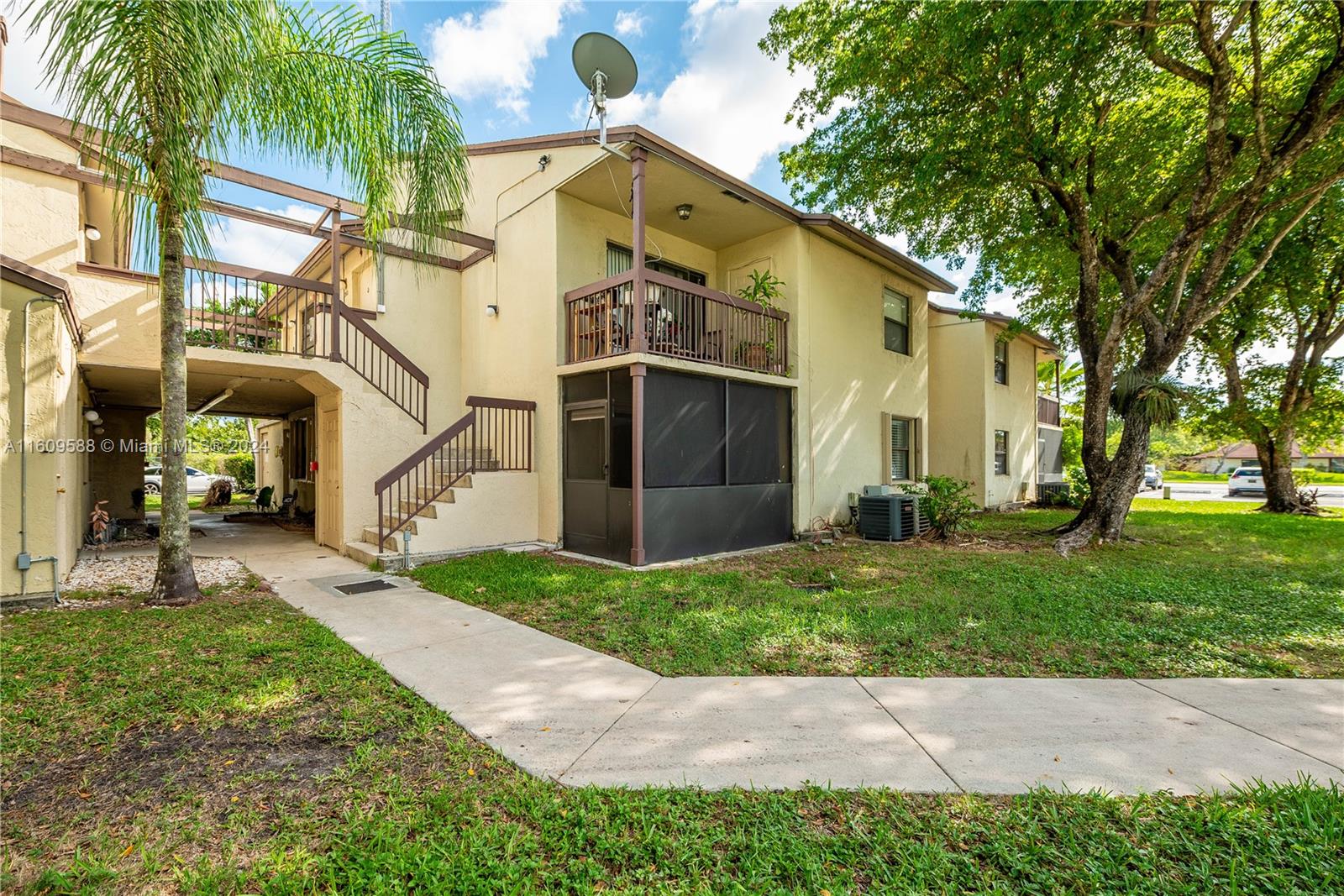 455 NW 210th St # 102