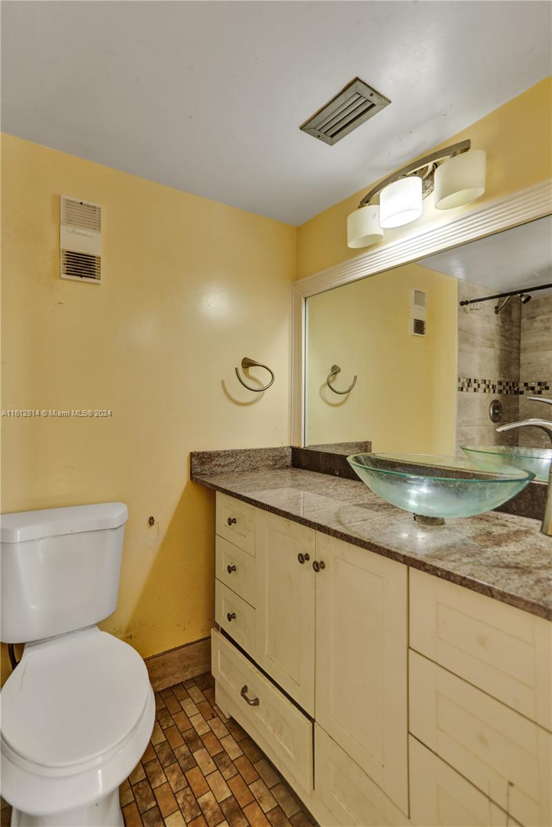 8720 N Sherman Cir # 506