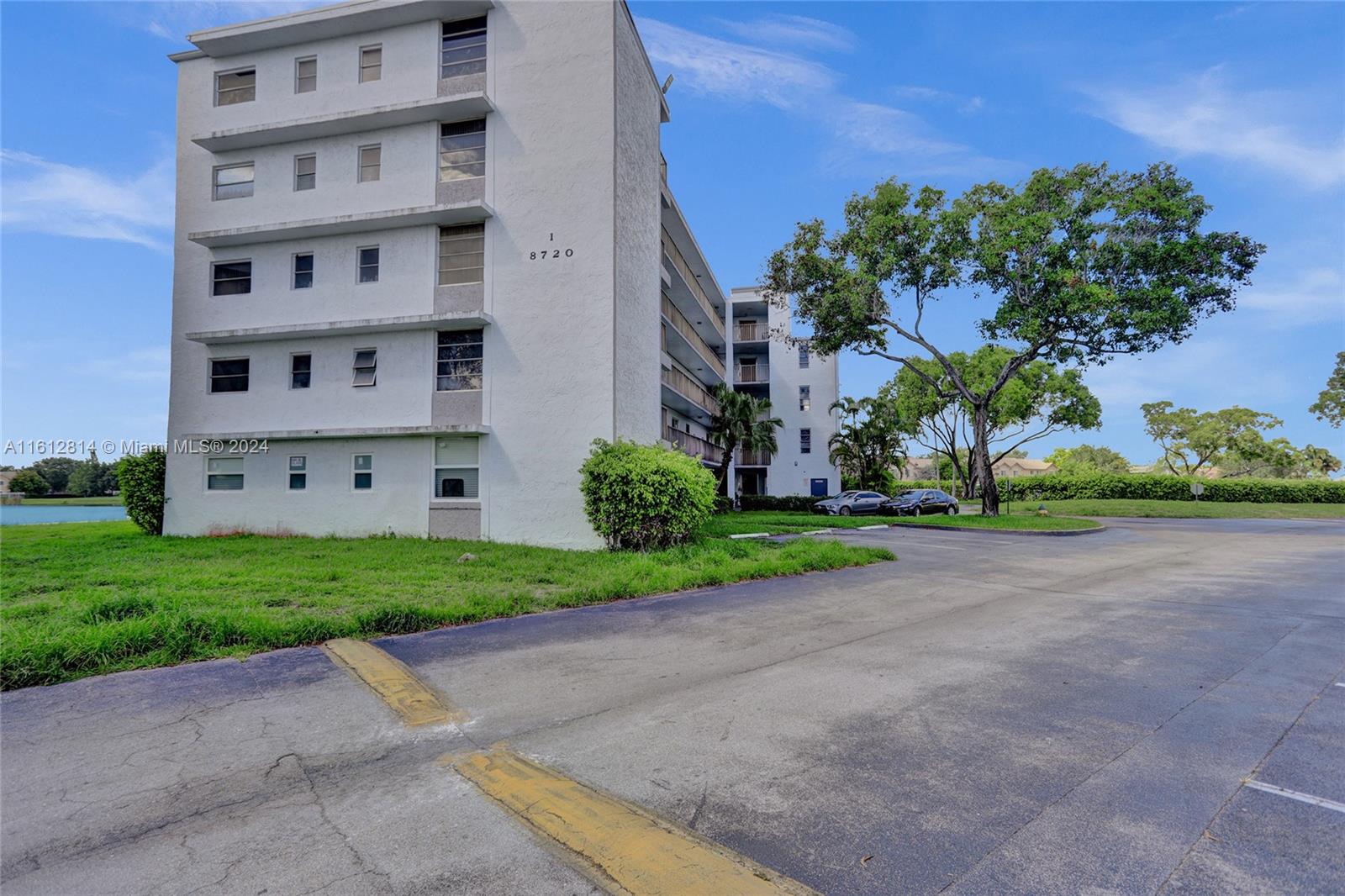8720 N Sherman Cir # 506