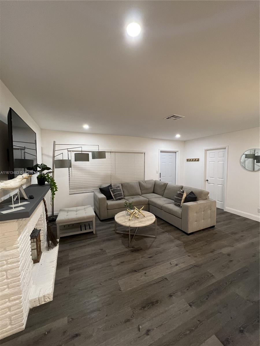 1043 NE 13th Ave