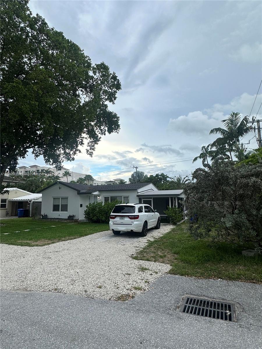 1043 NE 13th Ave