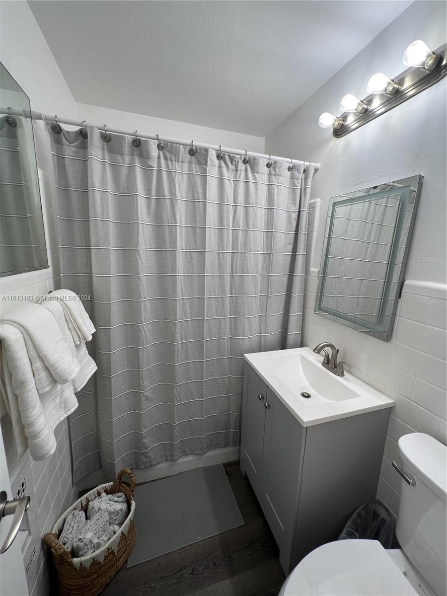 1043 NE 13th Ave