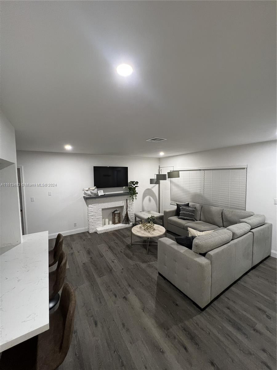 1043 NE 13th Ave