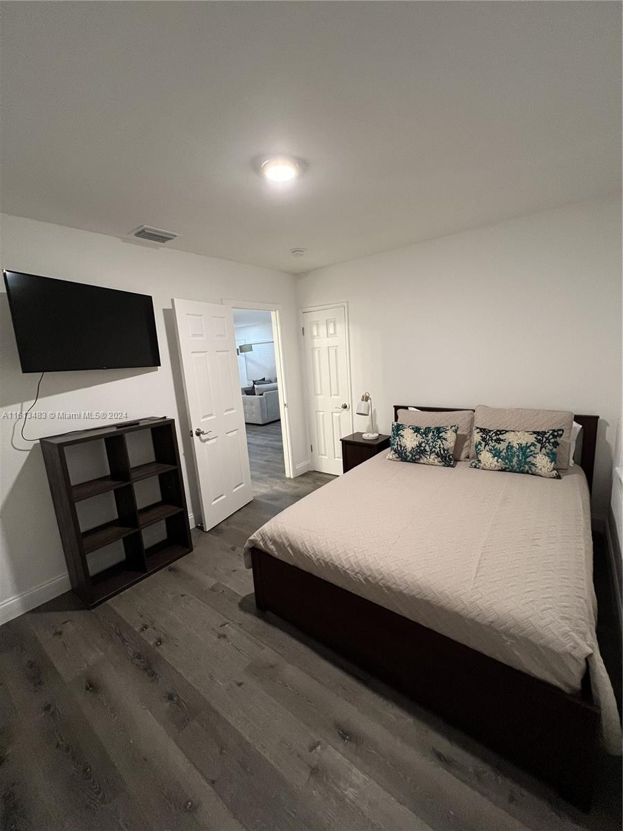 1043 NE 13th Ave