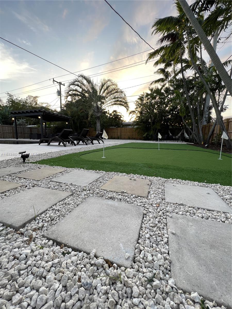 1043 NE 13th Ave