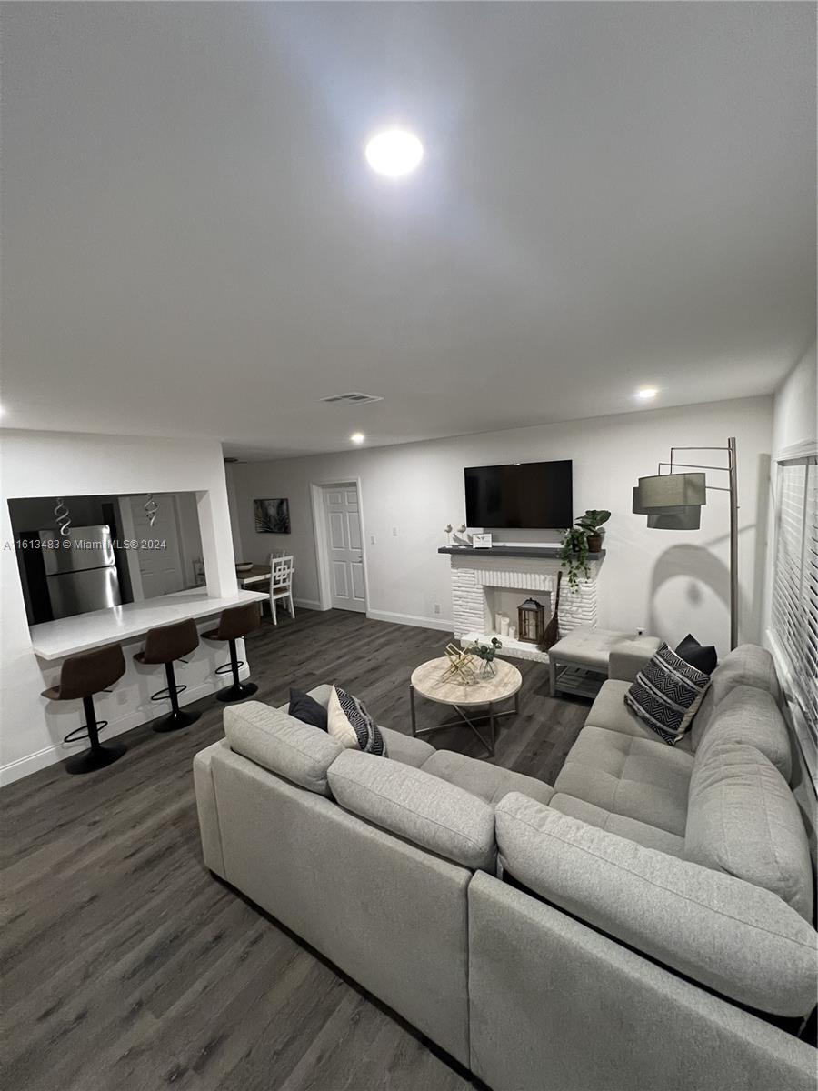 1043 NE 13th Ave