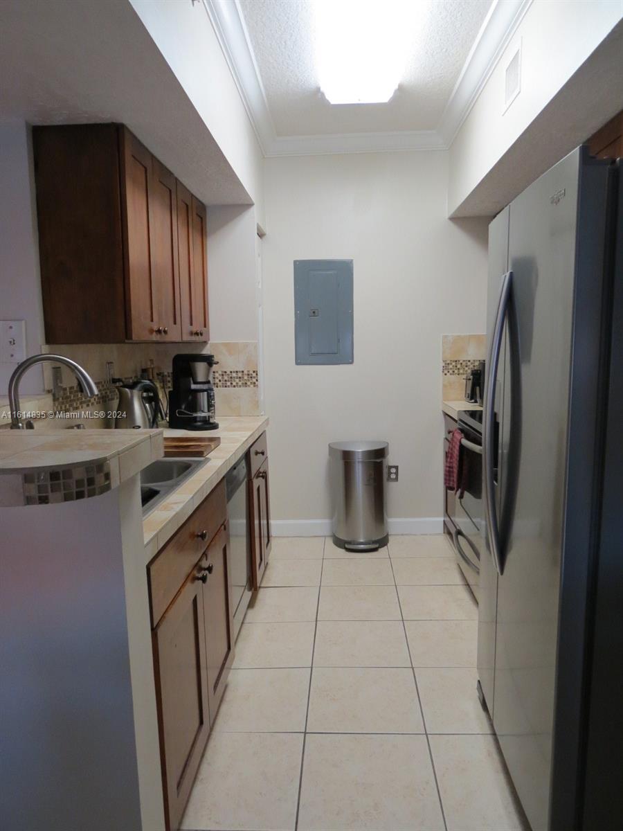 140 SW 117th Ave # 206