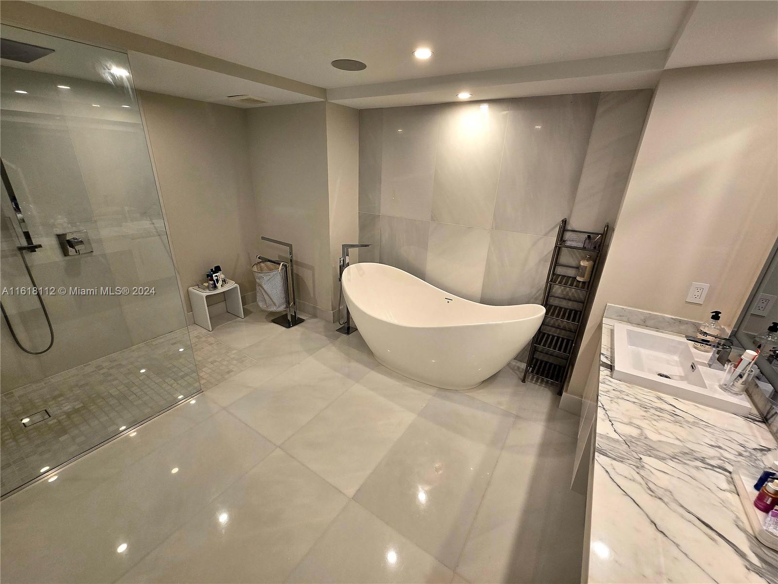 330 Sunny Isles Blvd # 2404 Unit: 5-2404