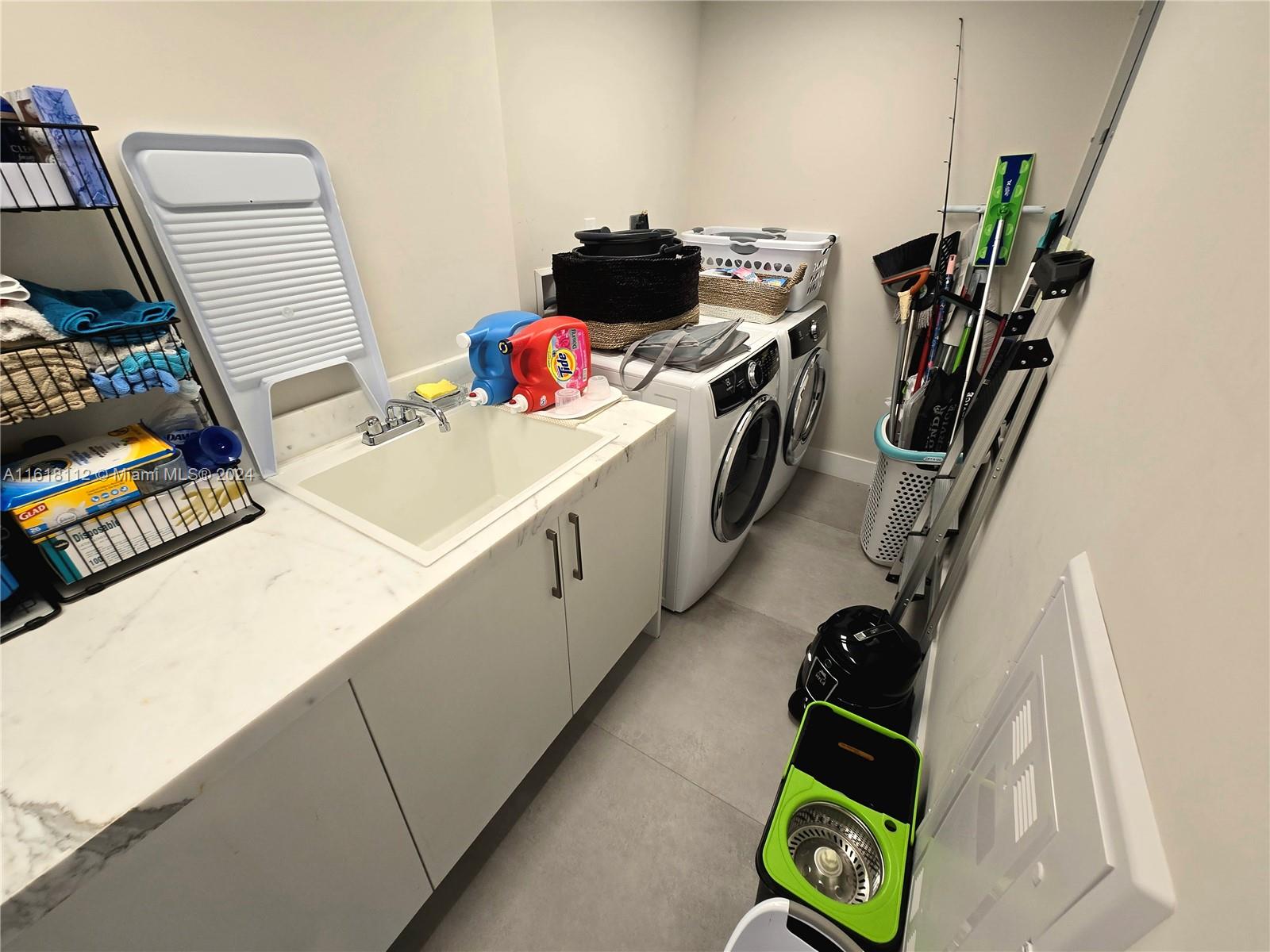 330 Sunny Isles Blvd # 2404 Unit: 5-2404