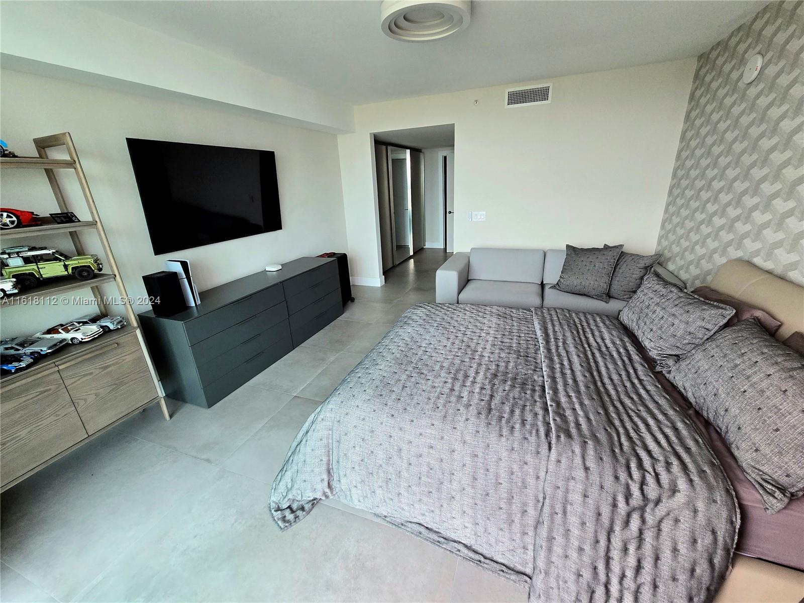 330 Sunny Isles Blvd # 2404 Unit: 5-2404