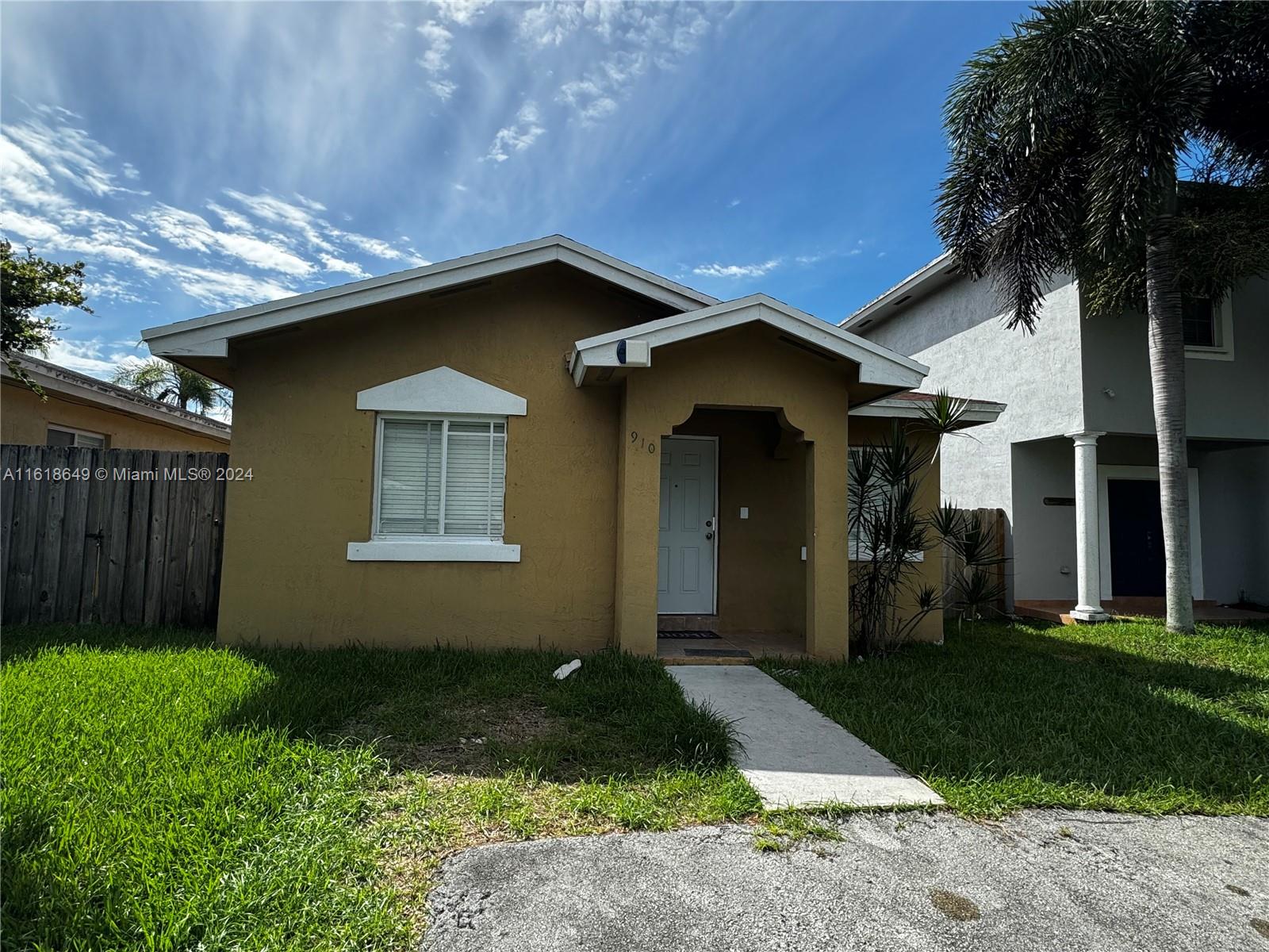 910 SW 8th Pl # 910