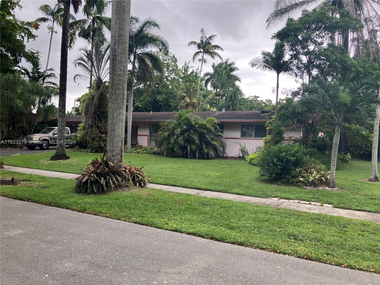 872 Orchid Dr