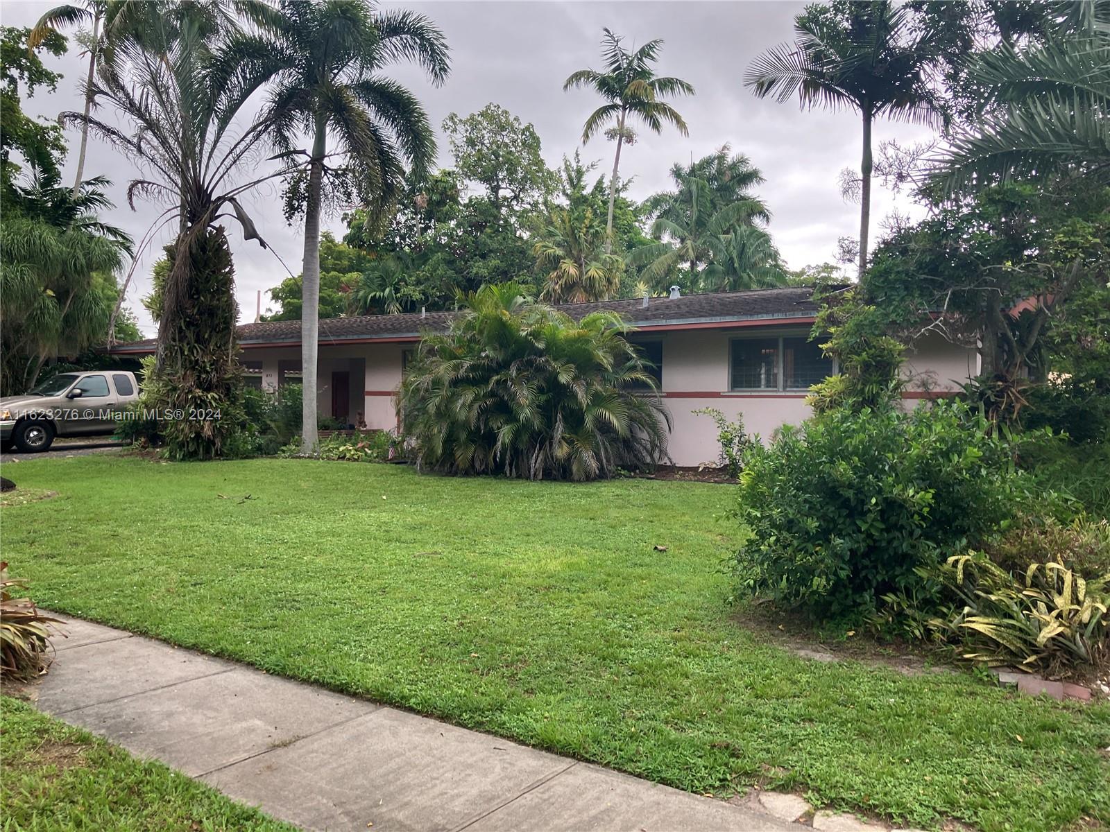 872 Orchid Dr