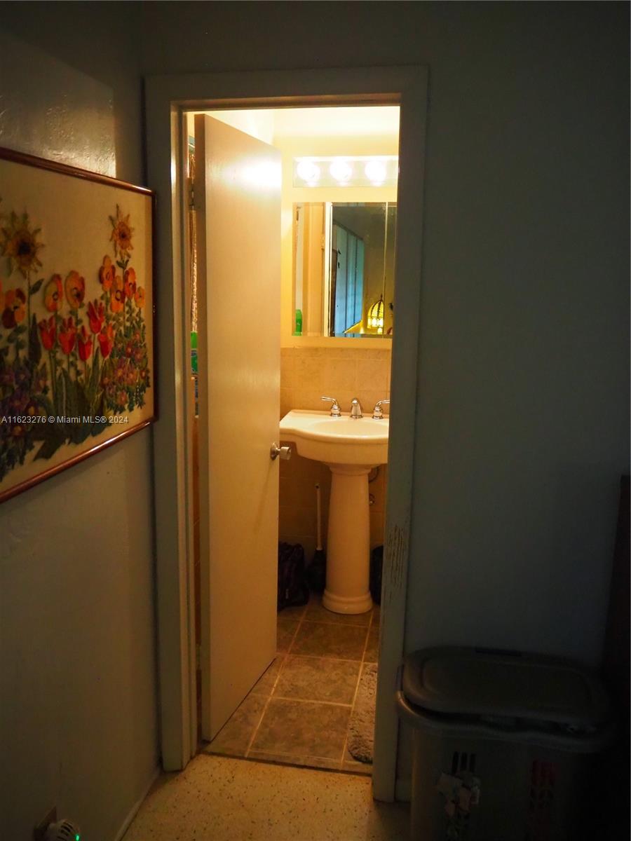 872 Orchid Dr