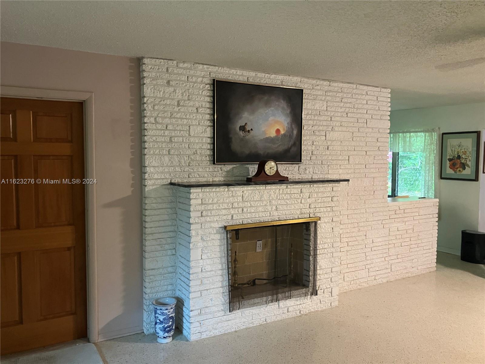872 Orchid Dr