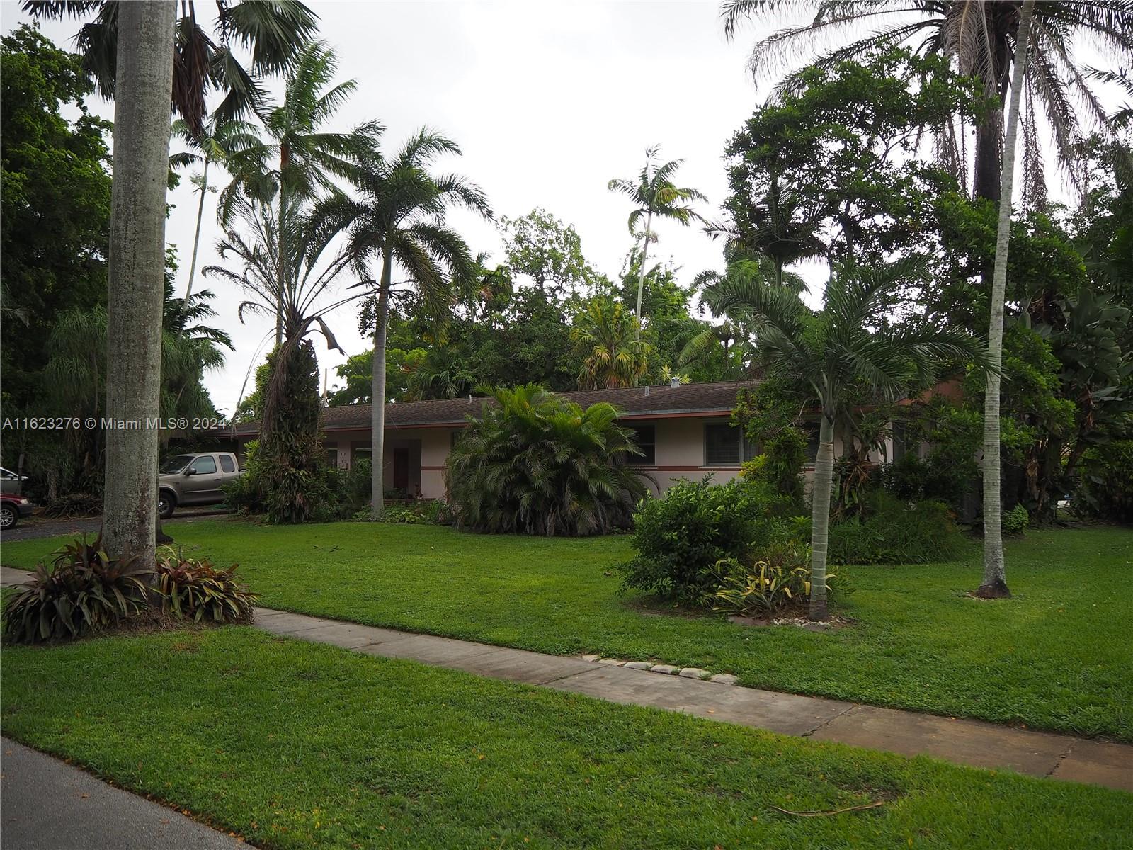 872 Orchid Dr