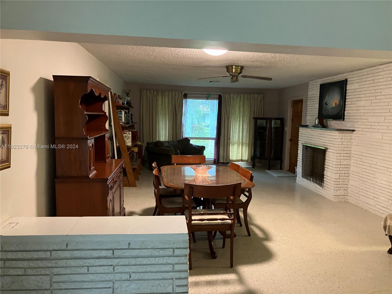 872 Orchid Dr
