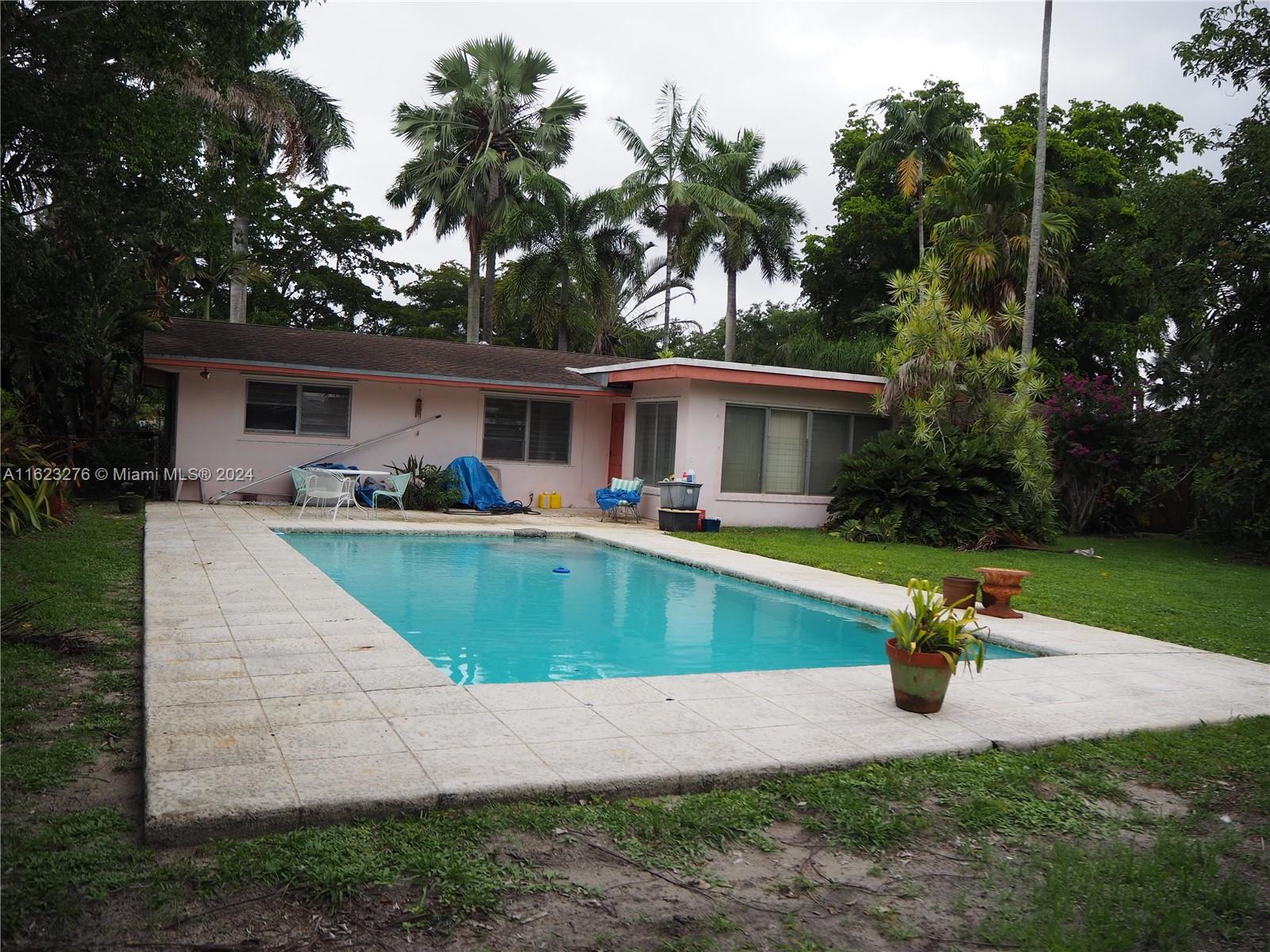 872 Orchid Dr