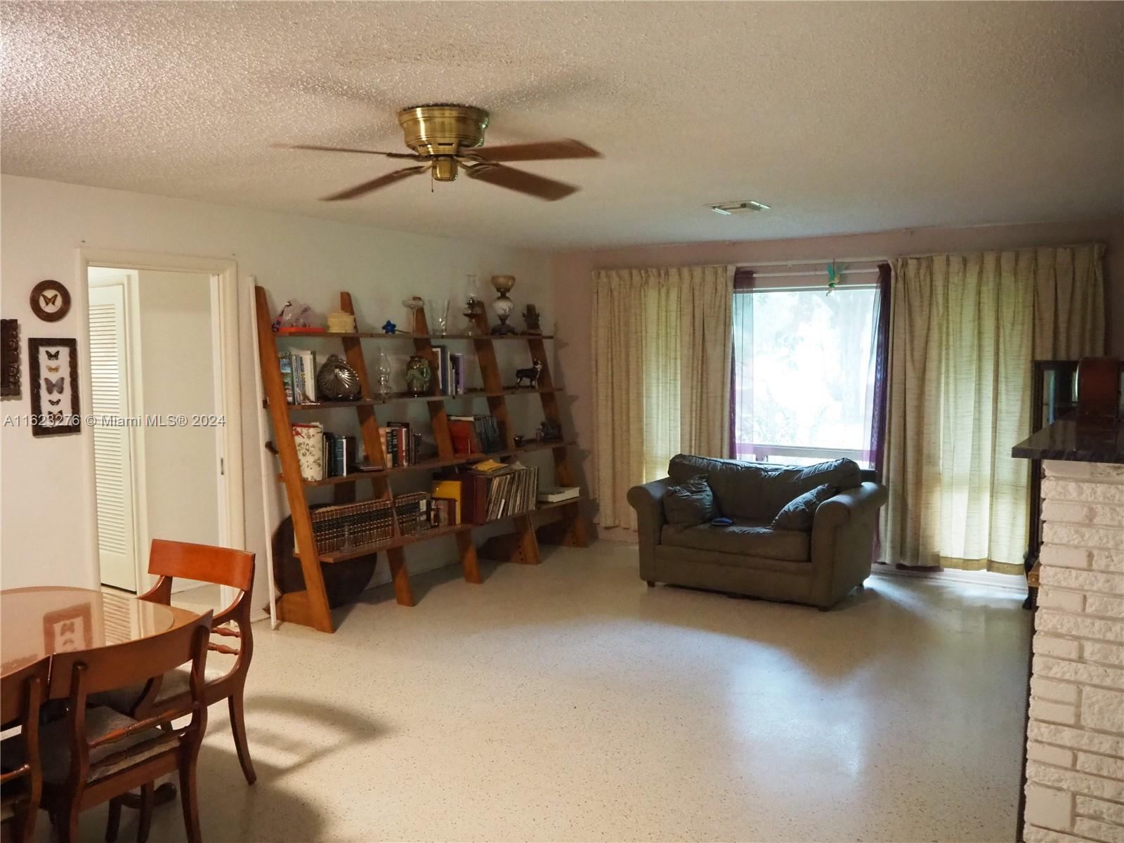 872 Orchid Dr
