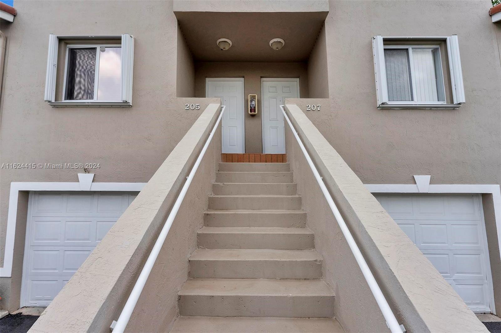 205 Riviera Cir # 6 Unit: 40-6