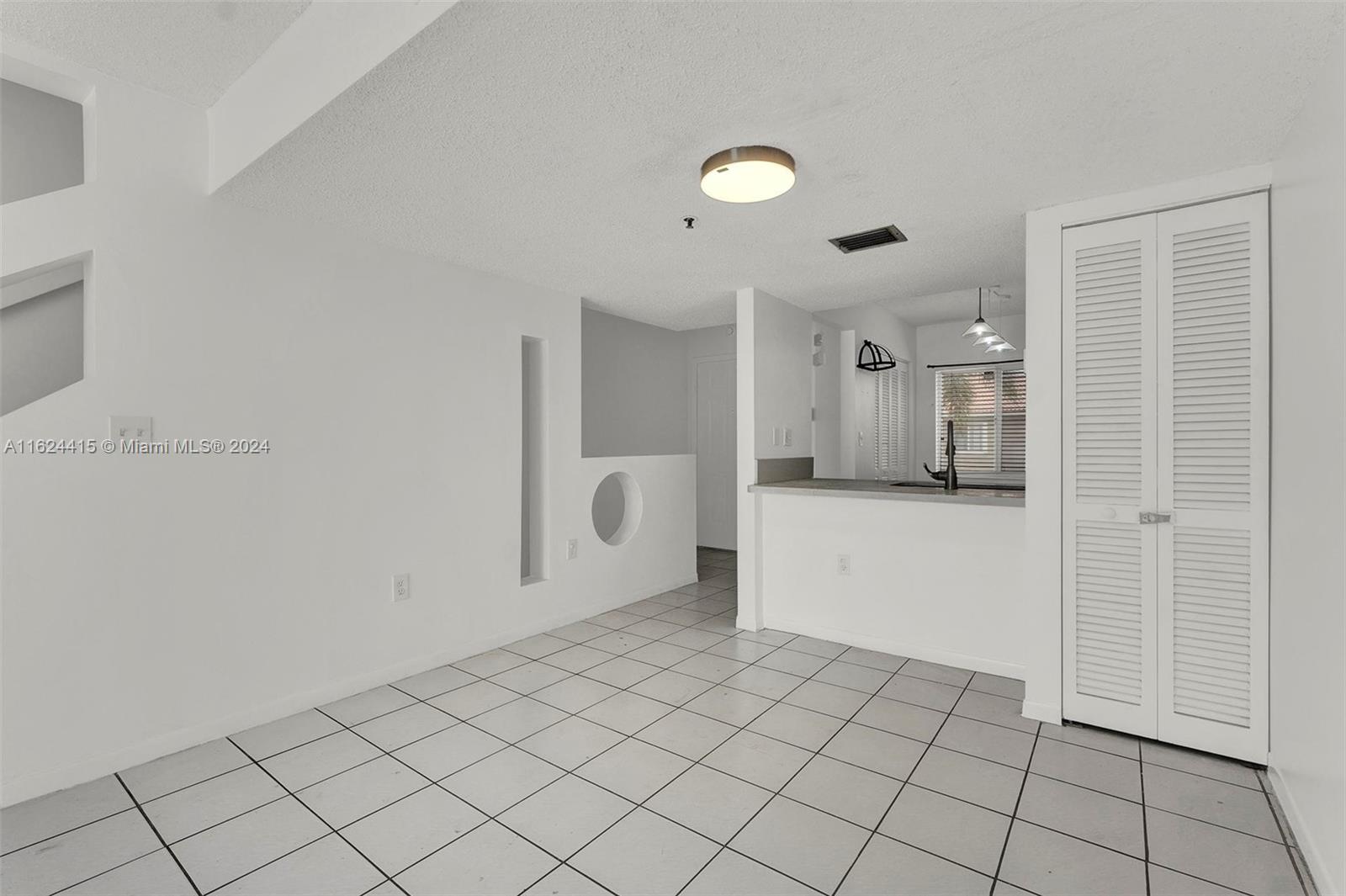 205 Riviera Cir # 6 Unit: 40-6