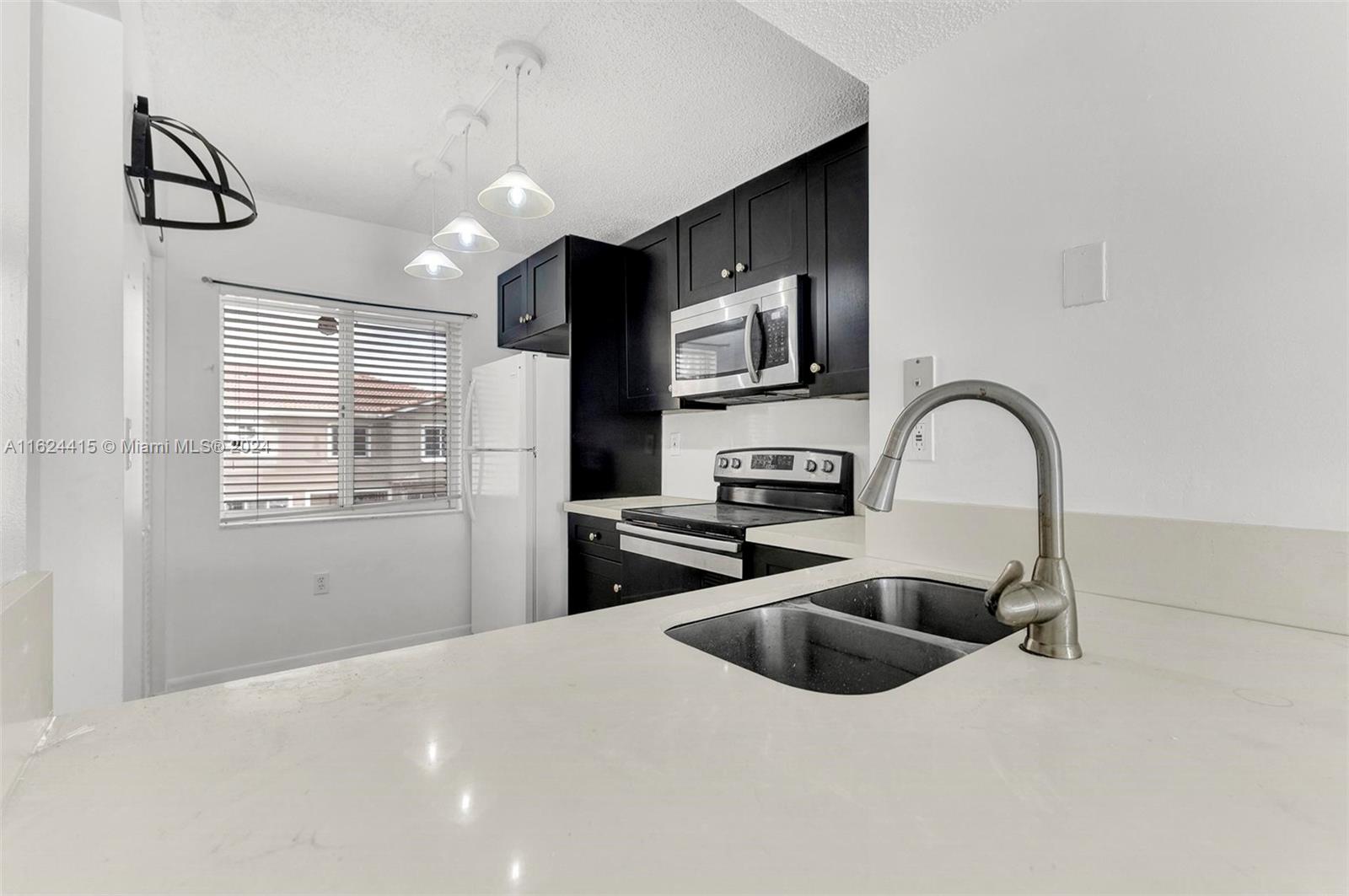 205 Riviera Cir # 6 Unit: 40-6