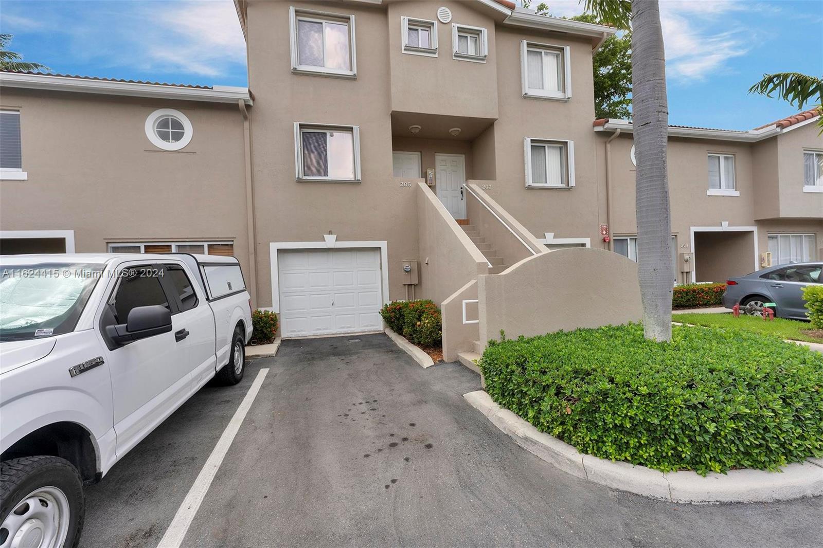 205 Riviera Cir # 6 Unit: 40-6