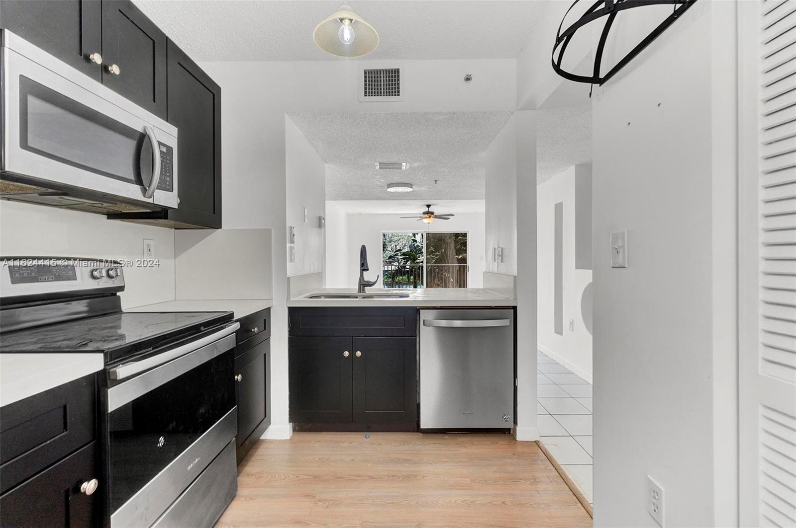 205 Riviera Cir # 6 Unit: 40-6