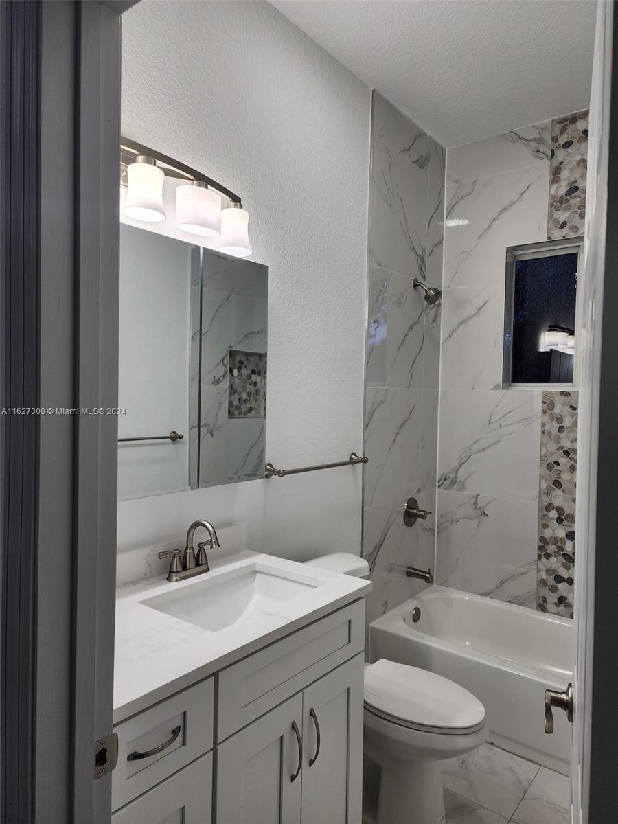218 SW 1st Ave # 0