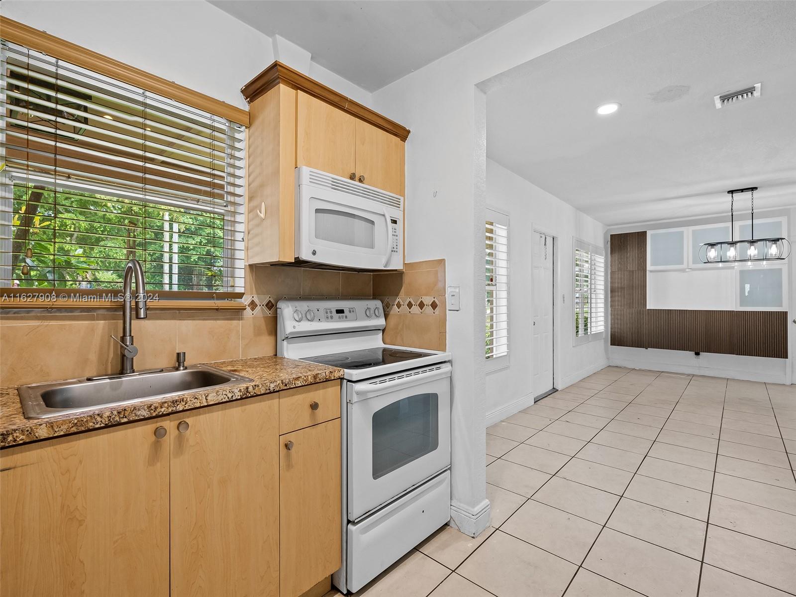 920 SW 50th Ave
