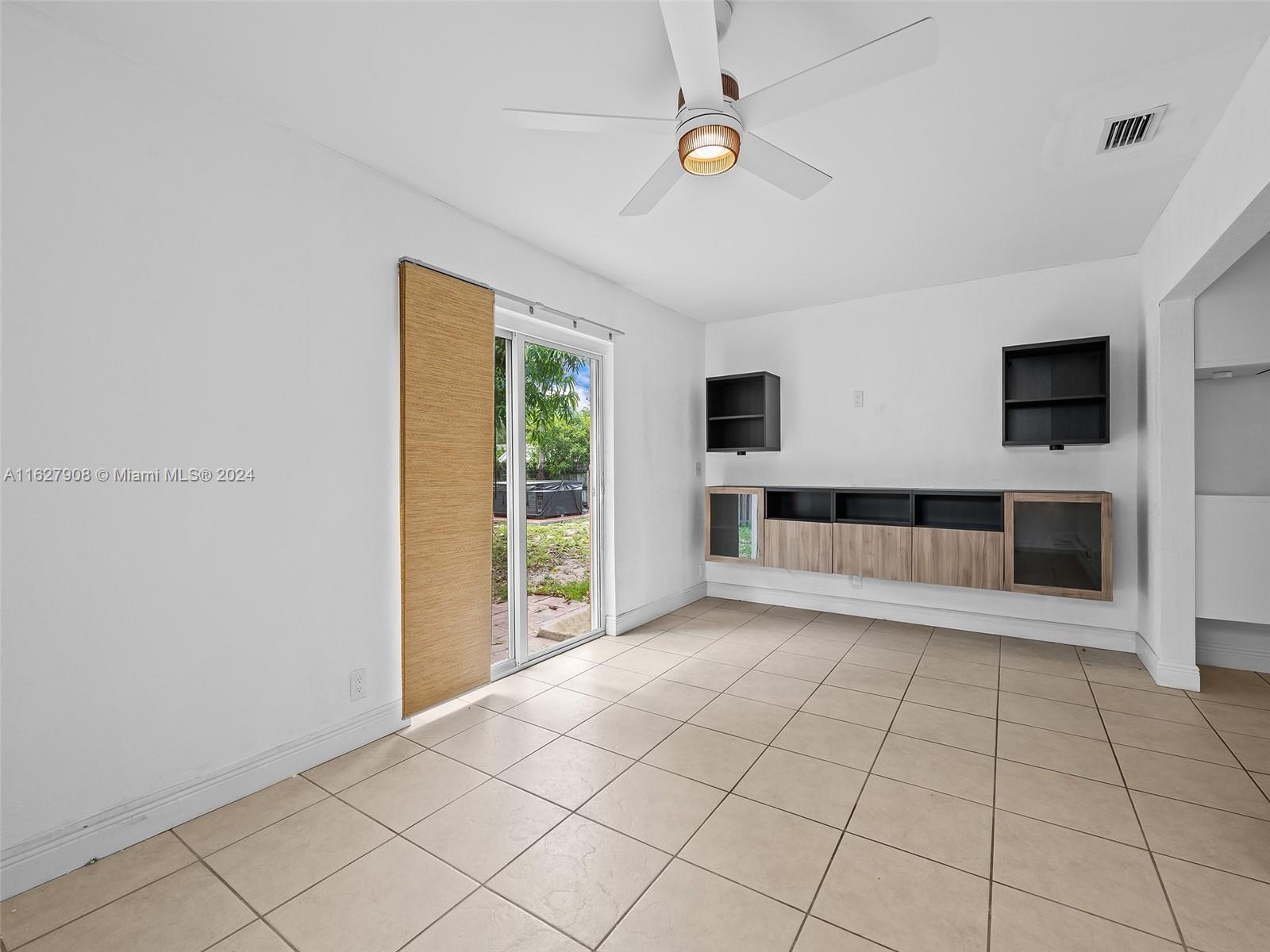 920 SW 50th Ave