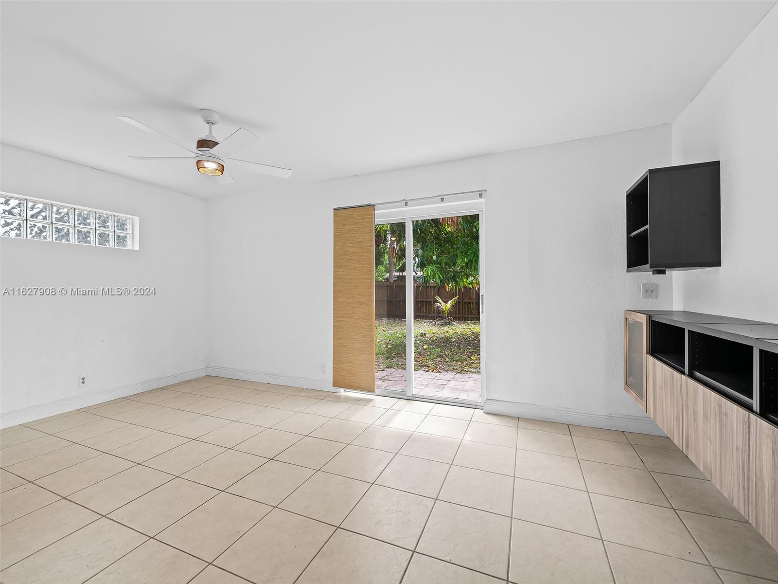 920 SW 50th Ave