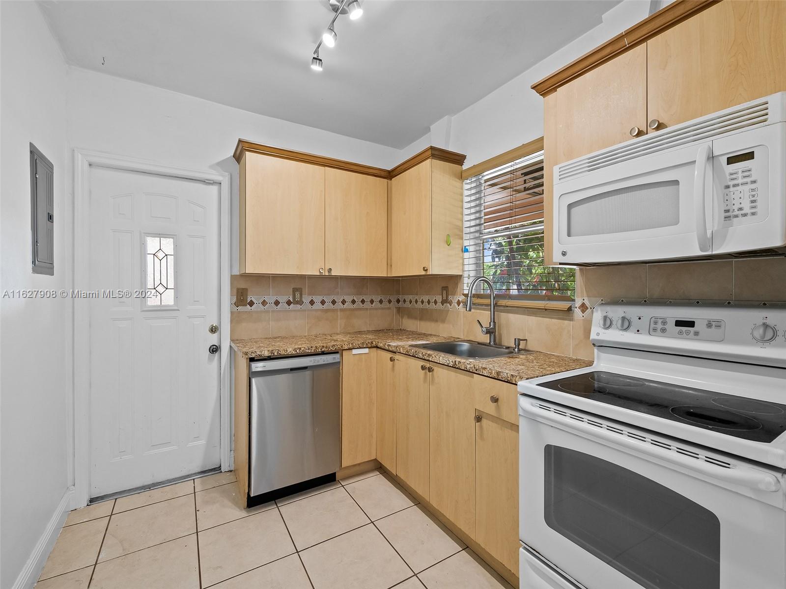 920 SW 50th Ave