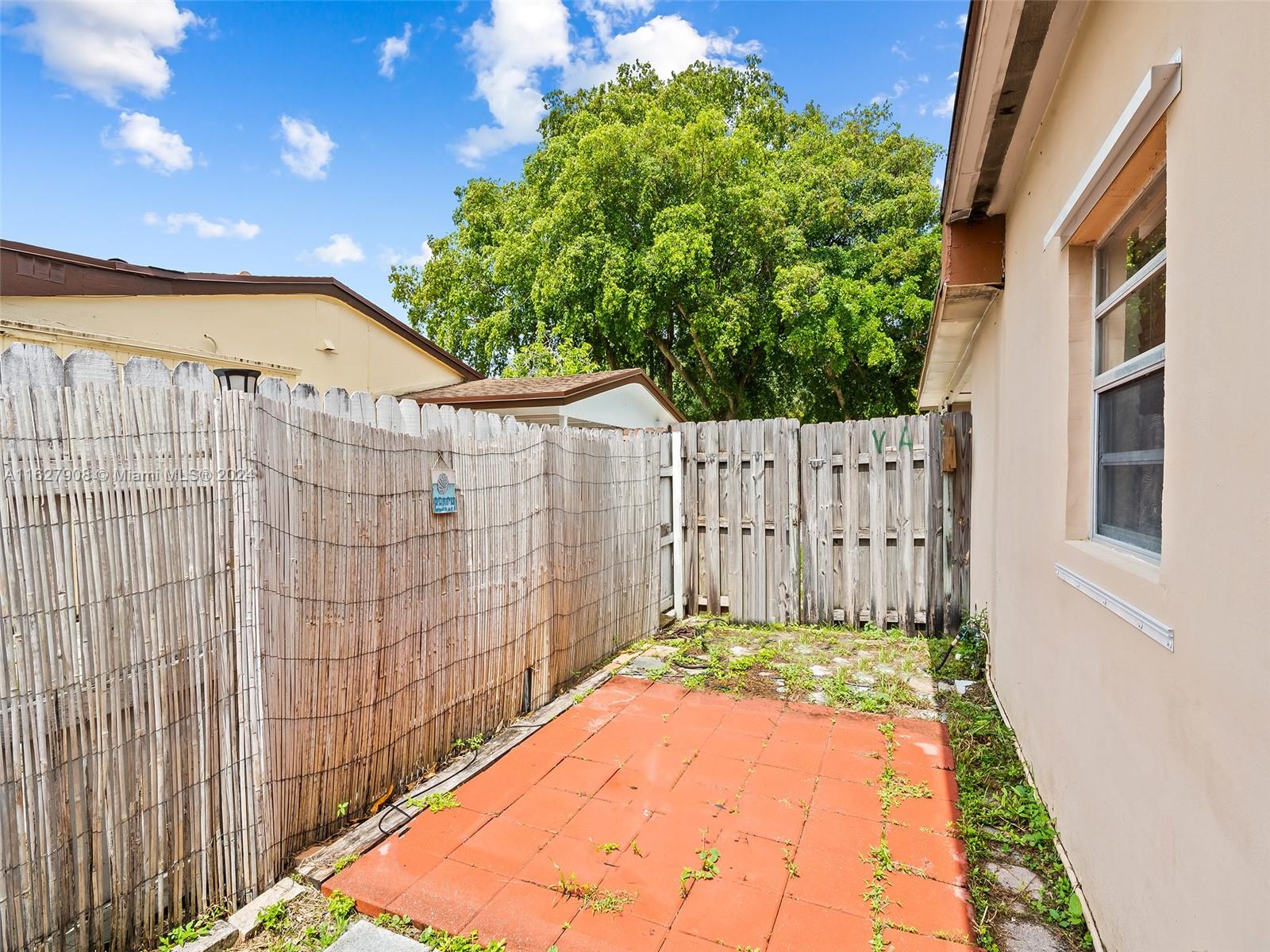 920 SW 50th Ave