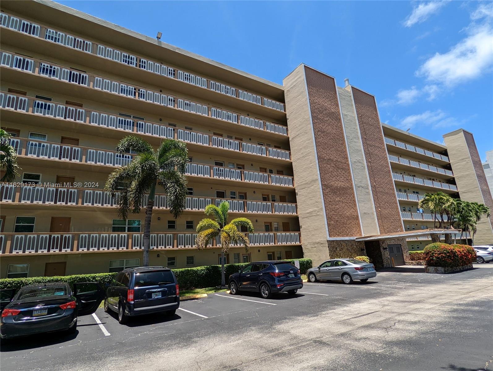 900 NE 12th Ave # 305