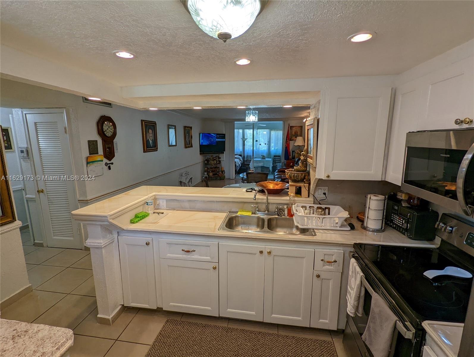 900 NE 12th Ave # 305