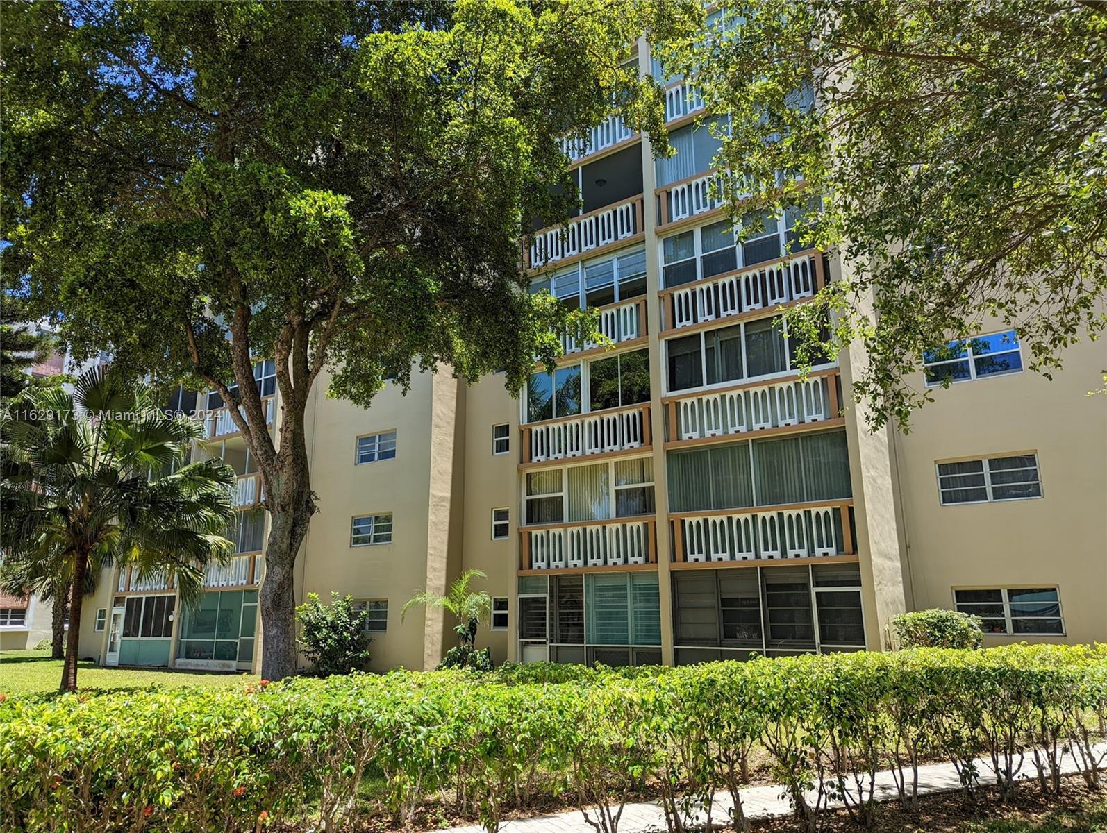 900 NE 12th Ave # 305