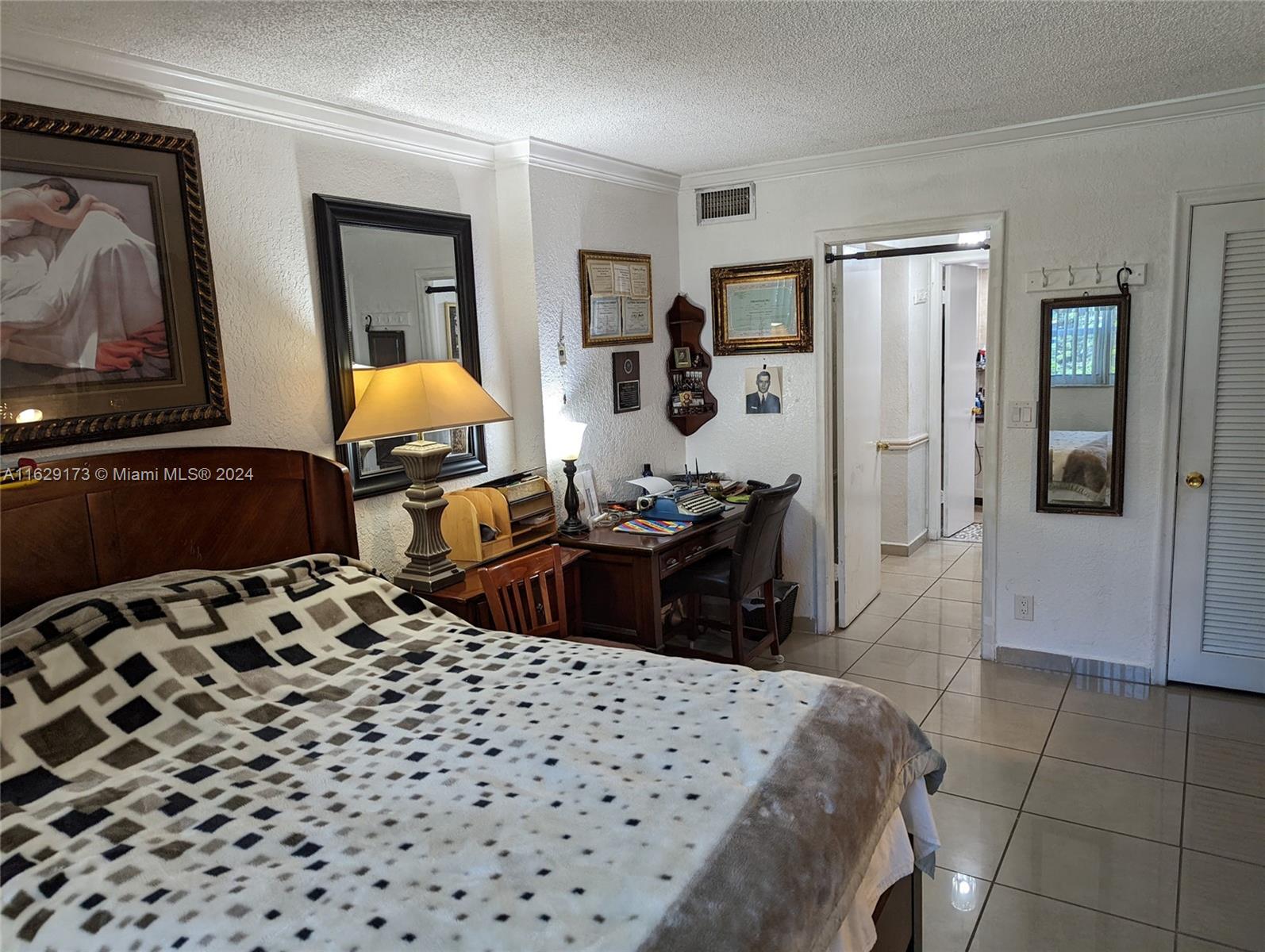 900 NE 12th Ave # 305