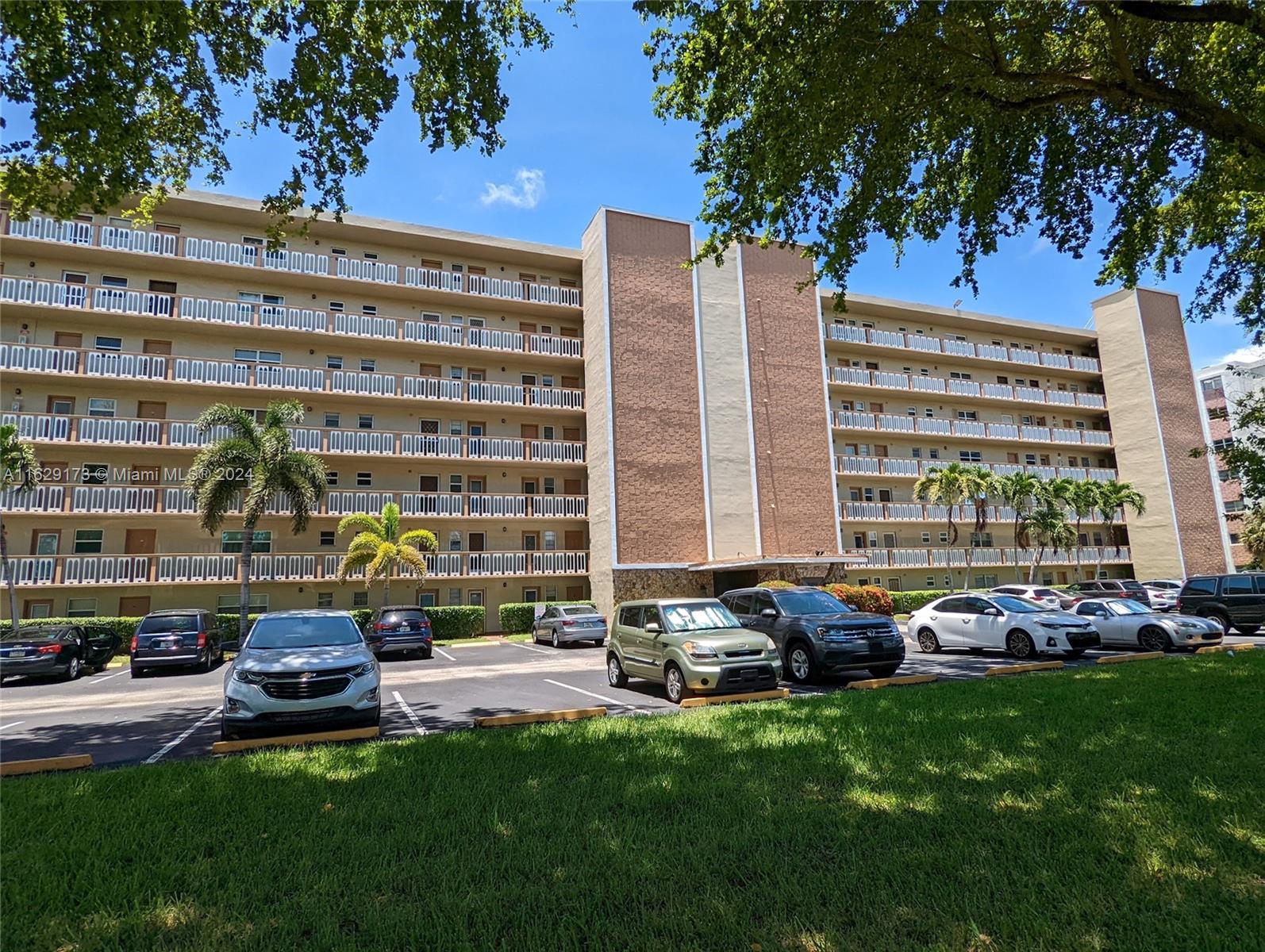 900 NE 12th Ave # 305