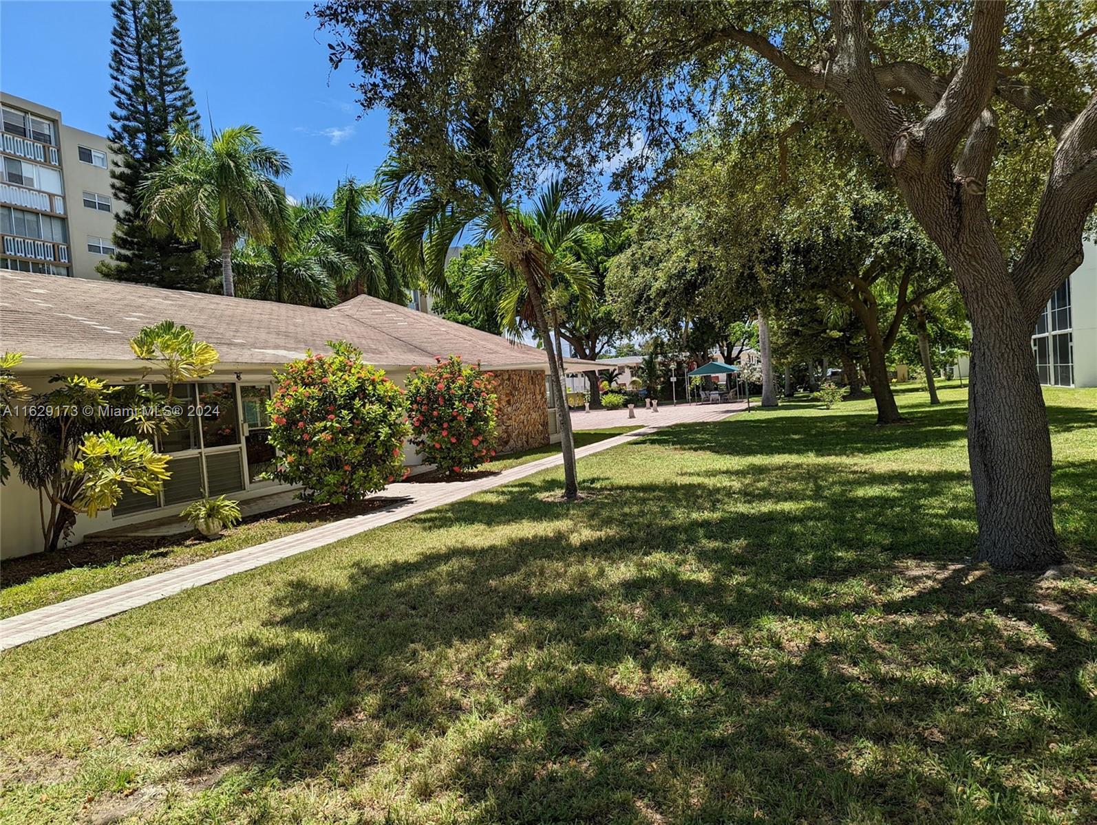 900 NE 12th Ave # 305