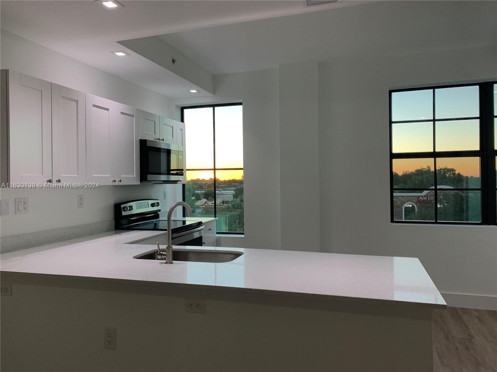 4100 Davie Rd Unit: 300