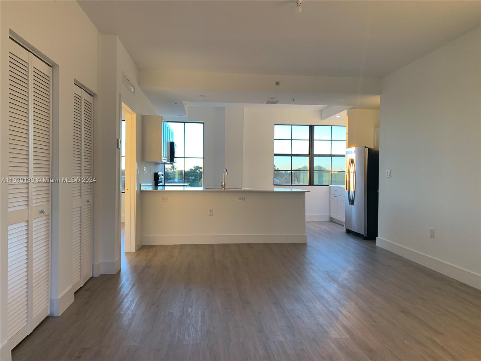 4100 Davie Rd Unit: 300