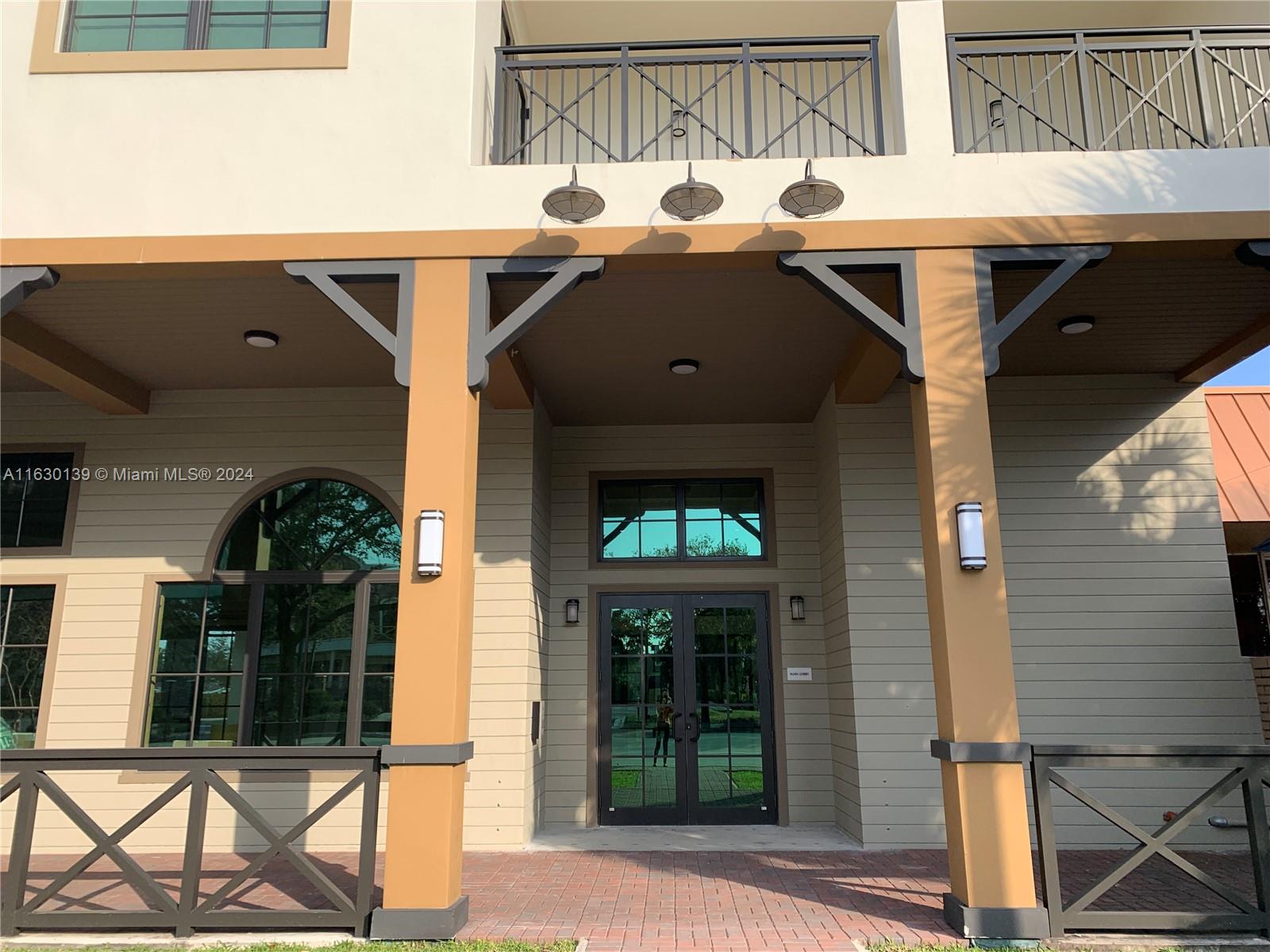 4100 Davie Rd Unit: 300